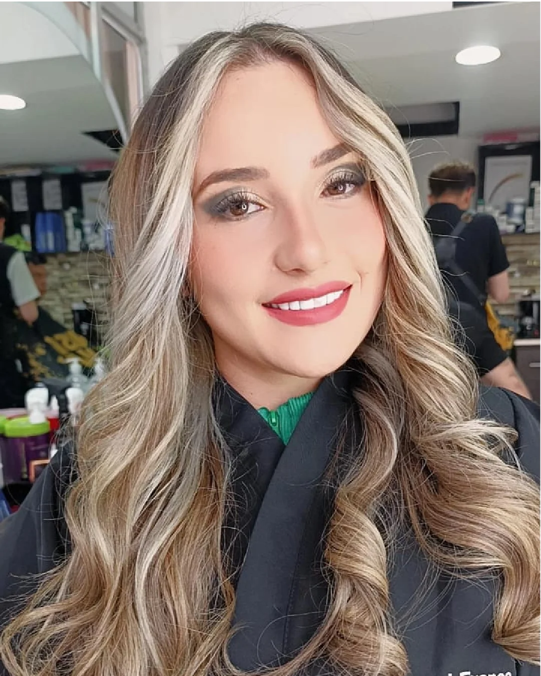 Color cabello mechas balayage Studio VF Bogota