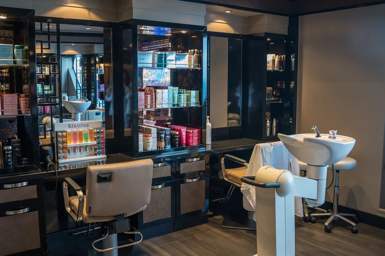 Interior del salon Studio VF Bogota — Equipamiento profesional